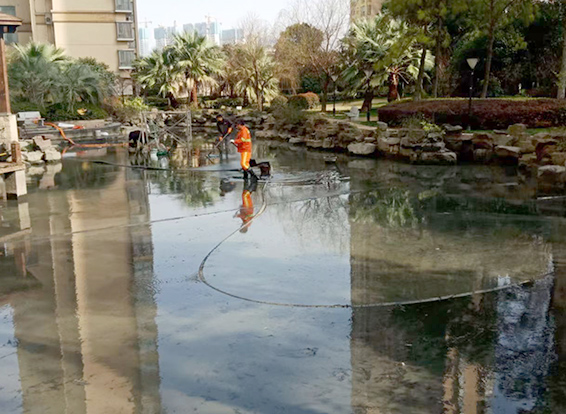 双鸭山景观池淤泥清理